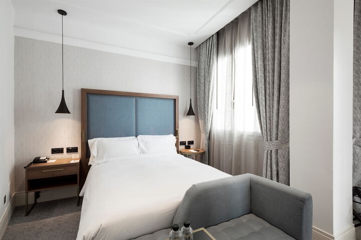 Room 25 of 113