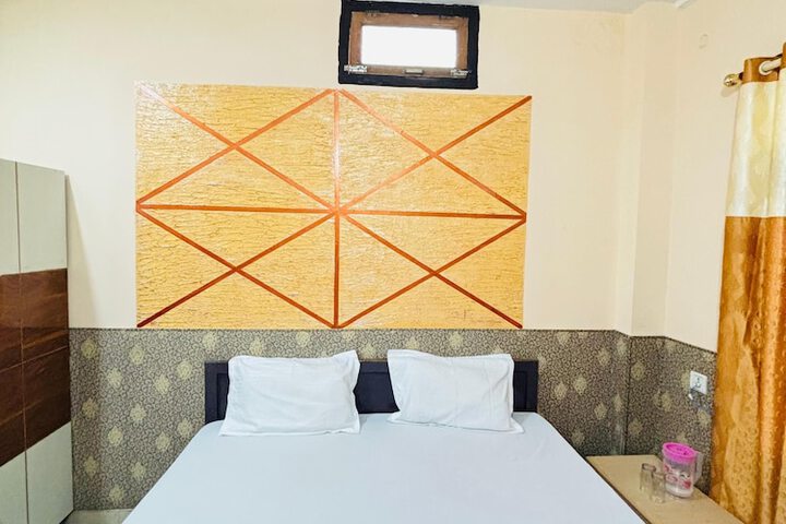 Room 12 of 20