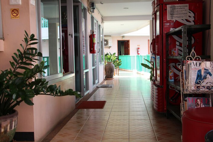 Ballroom/Hall 58 of 68