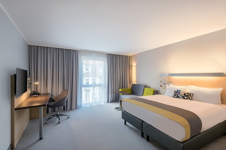 Room 13 of 39
