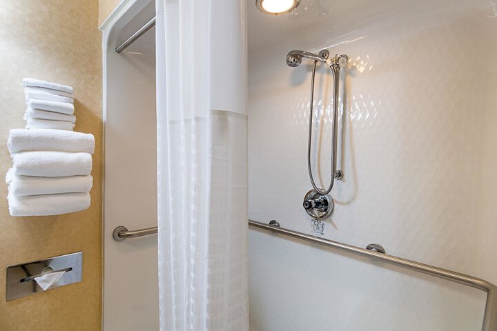 Double Bed Accessible (9 of 12)