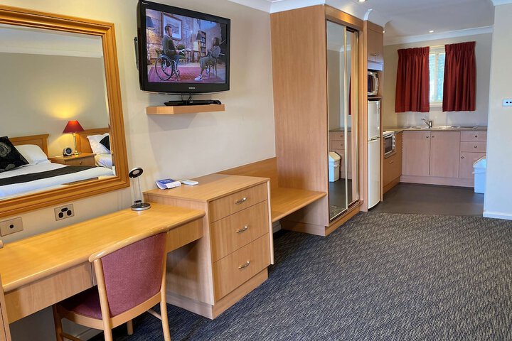 Room 53 of 106