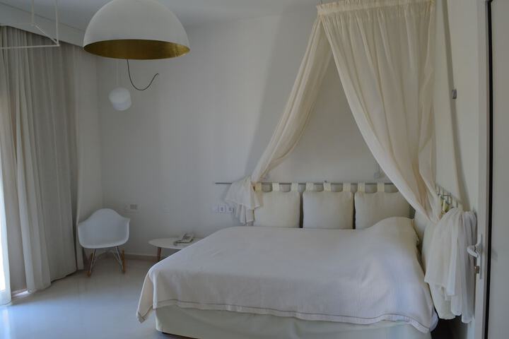 Room 3 of 47