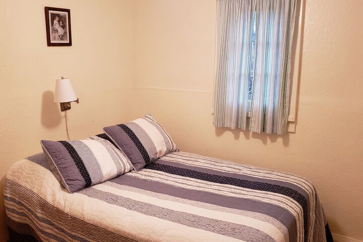 Room 15 of 215