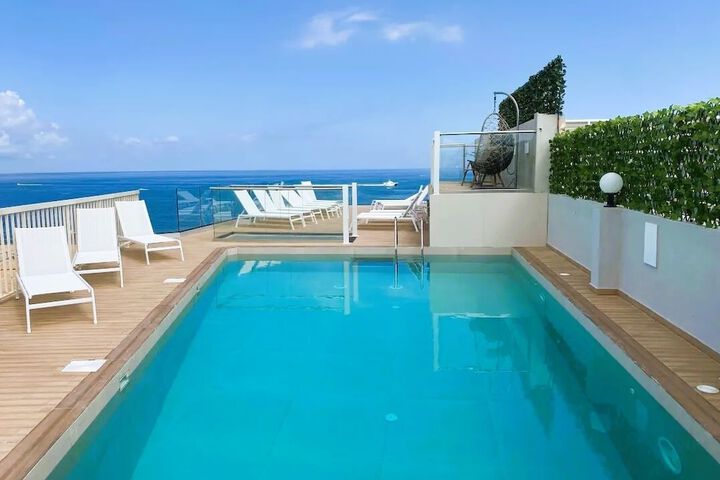 Hotel Pool
