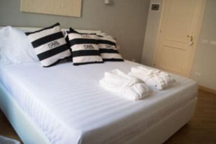Room 8 of 25