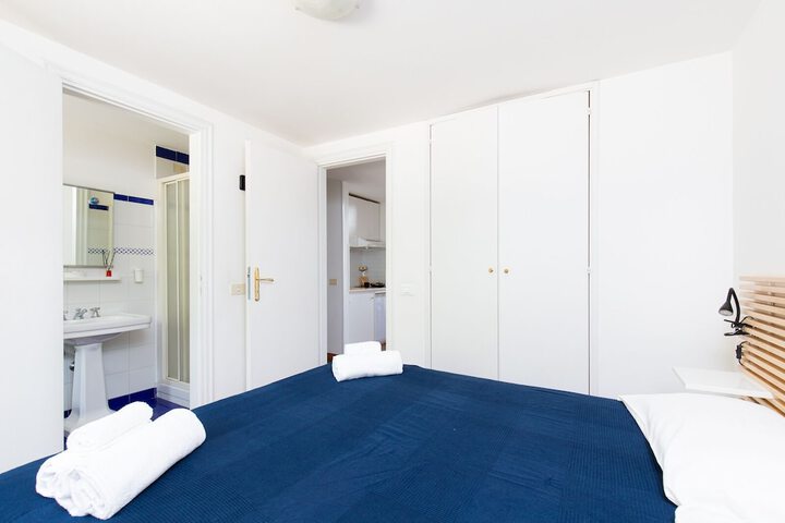 Room 12 of 111