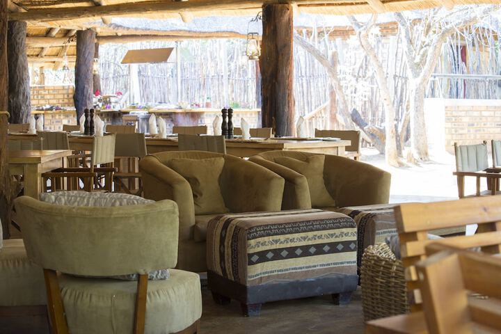 Lounge 41 of 53