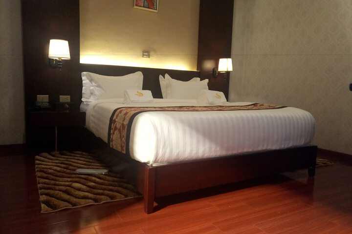 Room 8 of 34