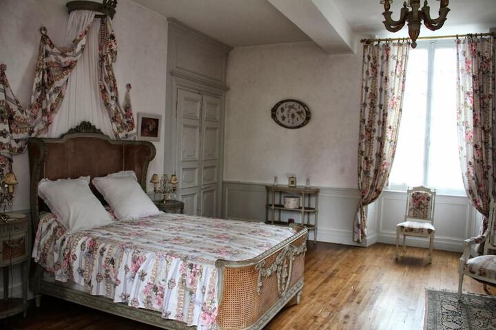 Room 12 of 27