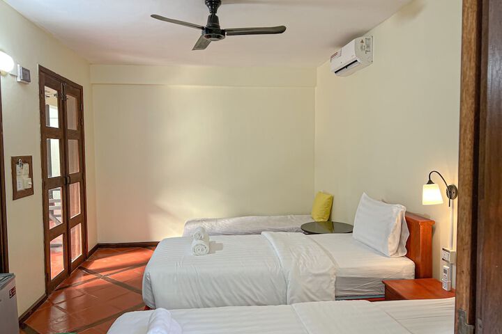 Room 13 of 80
