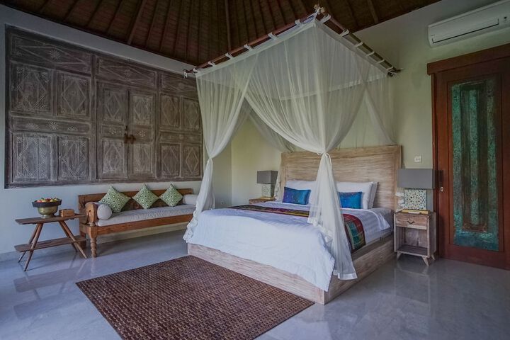 Room 6 of 165