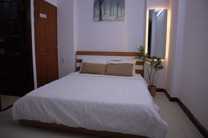 Room 2 of 84