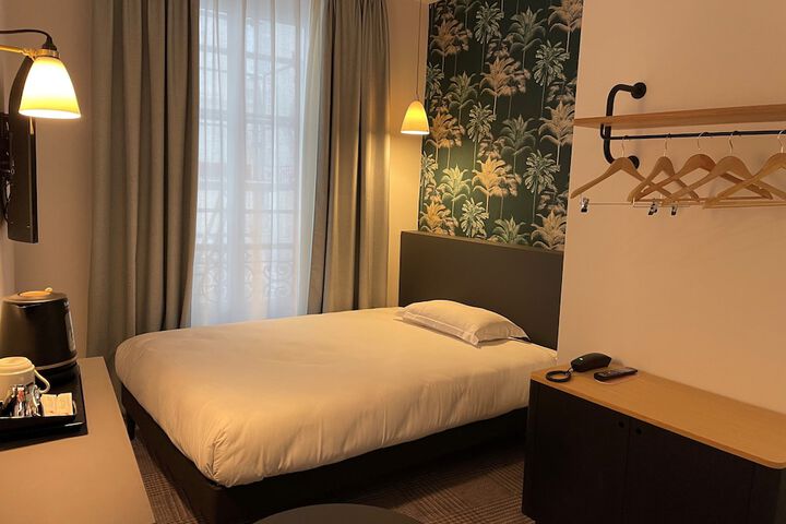 Room 5 of 34