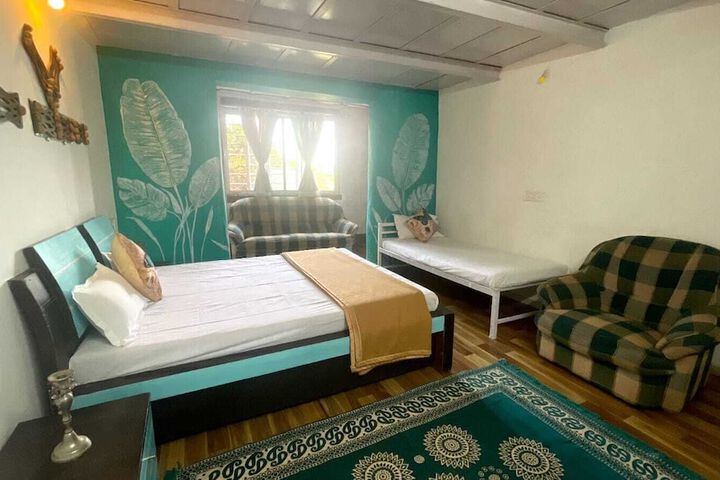 Room 2 of 65