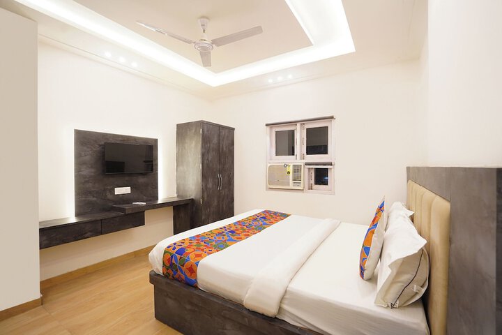Room 13 of 26