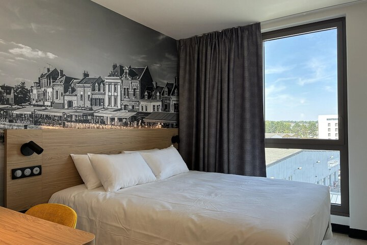 Room 10 of 25