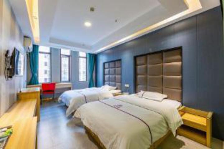 Room 5 of 7