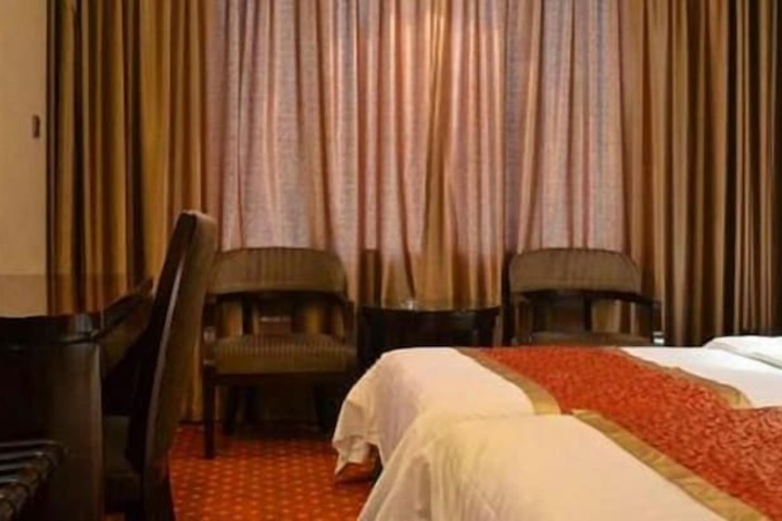 Room 32 of 82