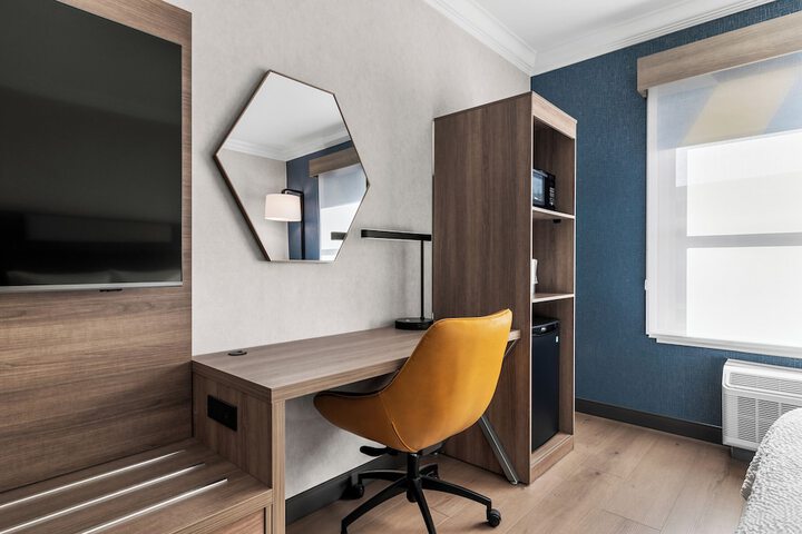 Room 5 of 85