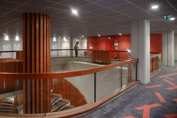 Ballroom/Hall 122 of 143