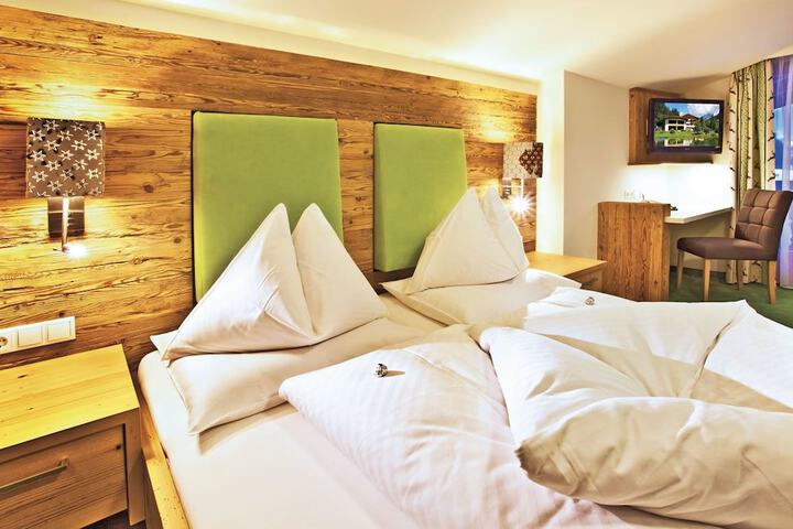 Room 2 of 70