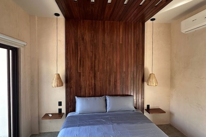 Room 11 of 38