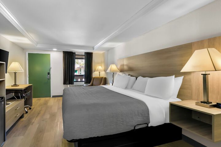 Quadruple King Bed (5 of 9)