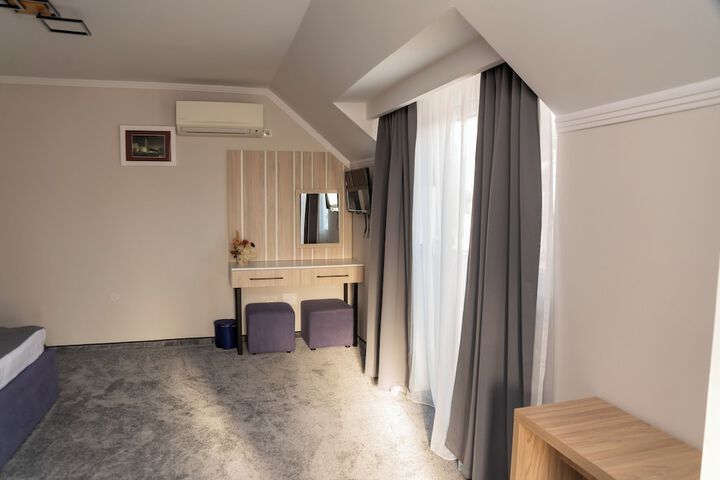 Room 6 of 54