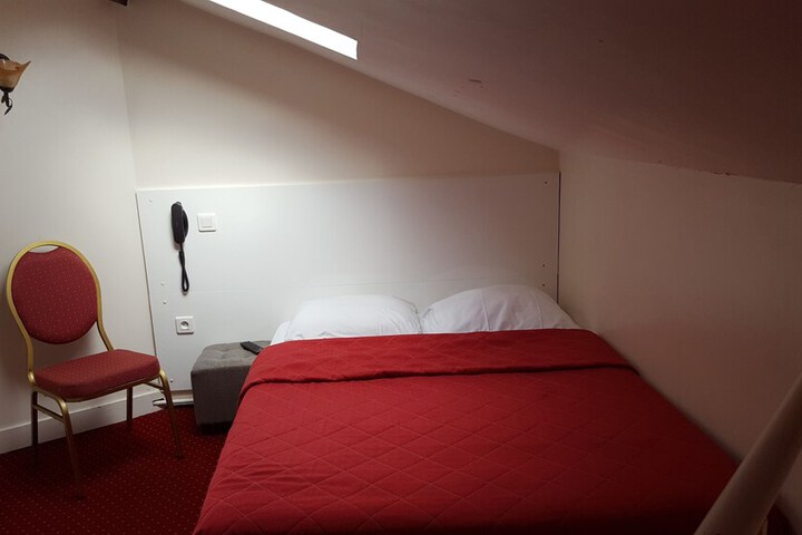 Room 9 of 38