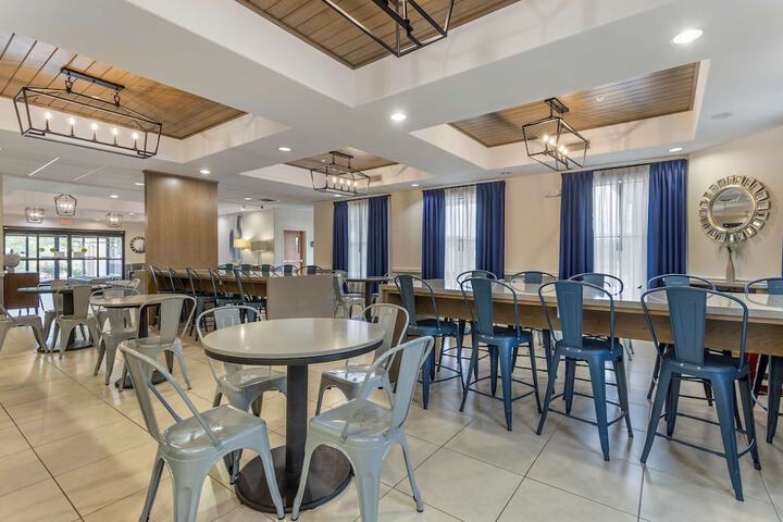 Breakfast area
