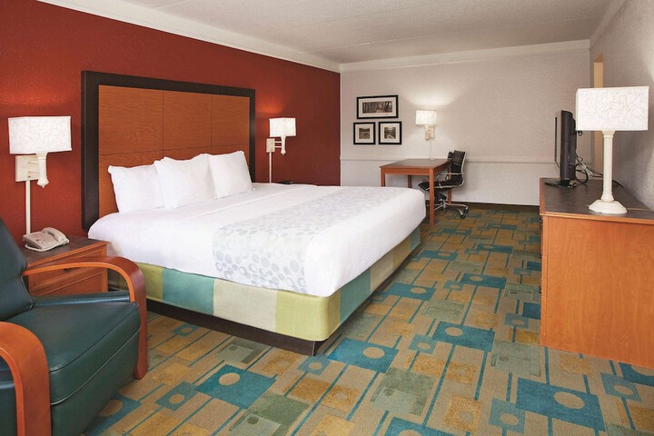 1 King Bed Deluxe (6 of 6)