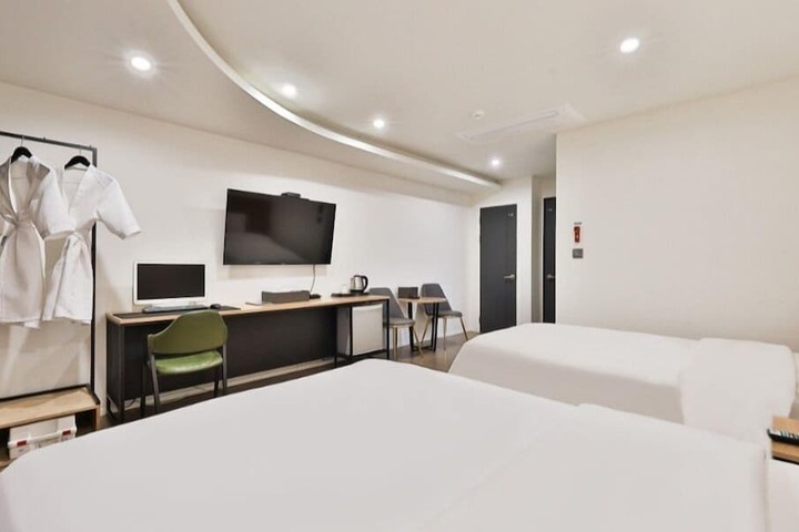Room 18 of 44
