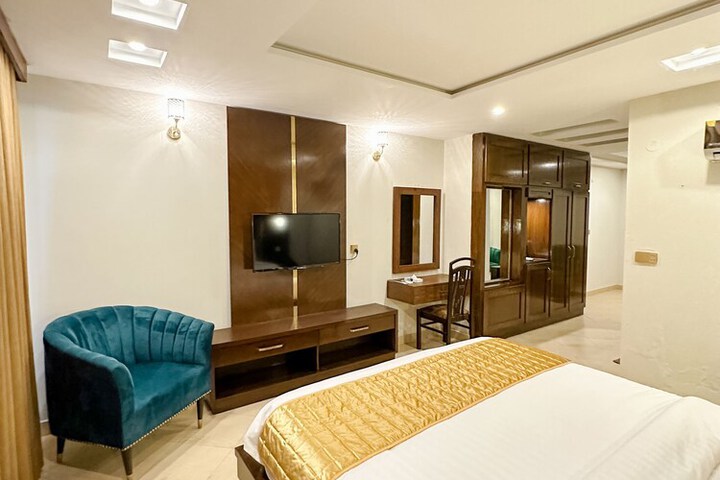 Room 4 of 42