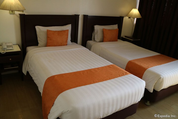 Room 33 of 77