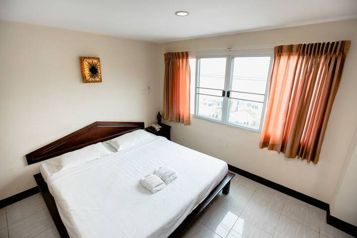 Room 13 of 33
