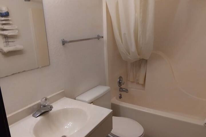 Room 43 of 83