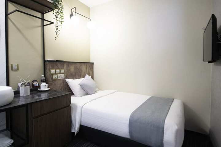 Room 13 of 61