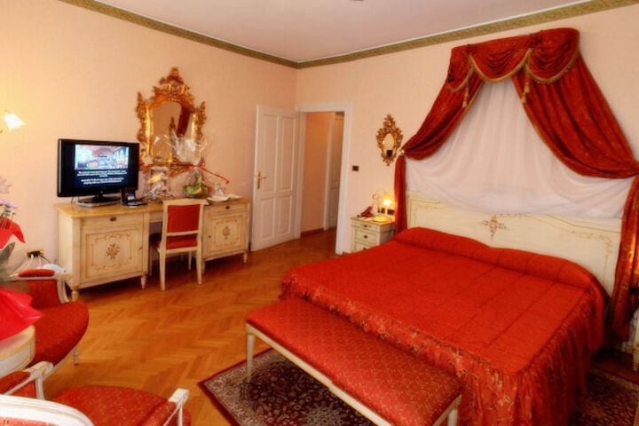 Room 17 of 161