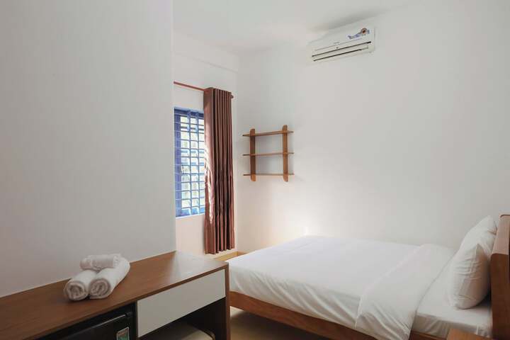 Room 2 of 8