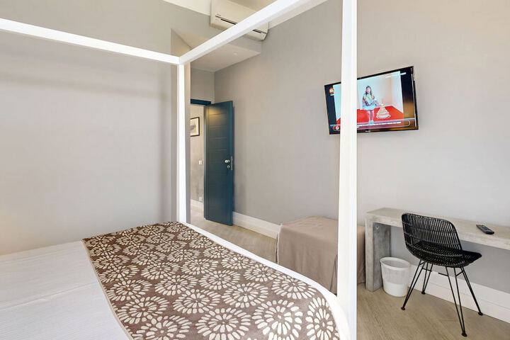 Room 92 of 210
