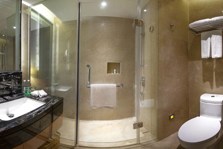 Room 15 of 141