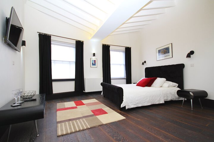 Room 2 of 27