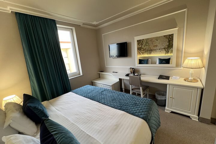 Room 77 of 164