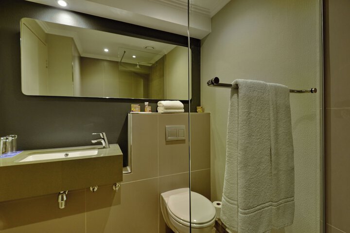 Room 8 of 28