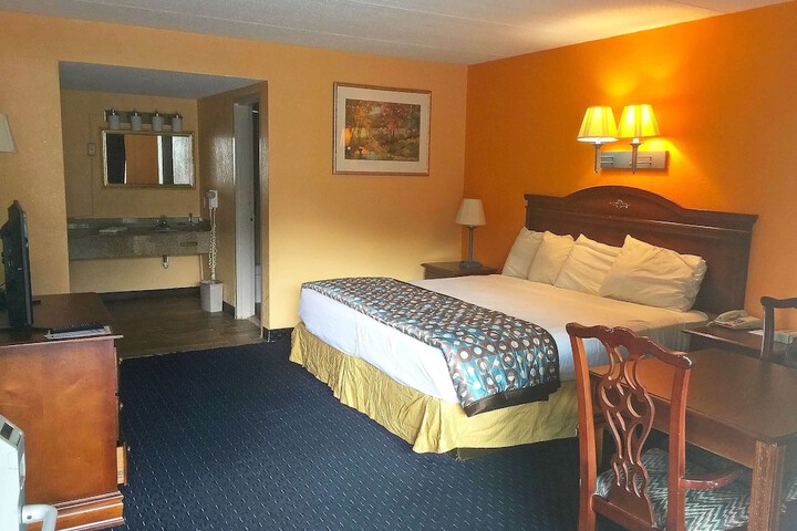 1 King Bed (7 of 18)