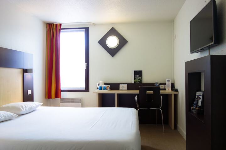 Room 5 of 56