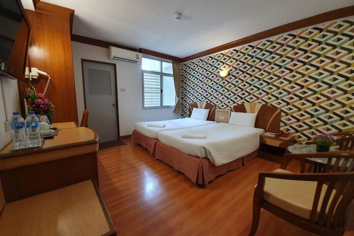 Room 11 of 48