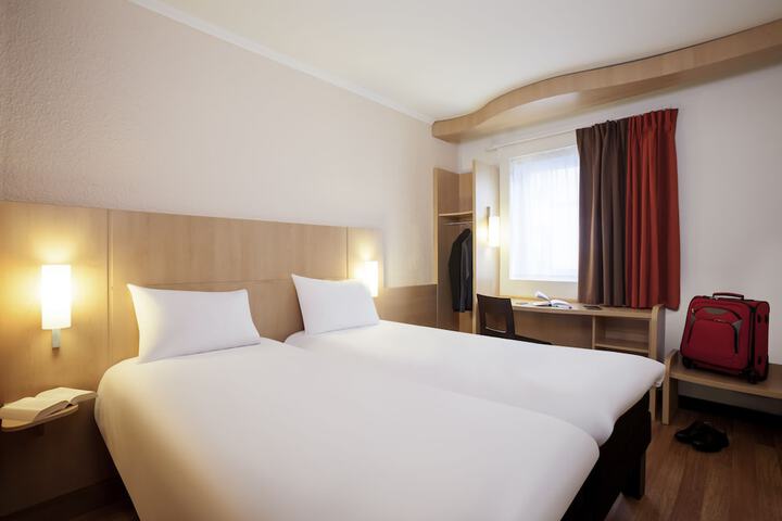 Room 4 of 81