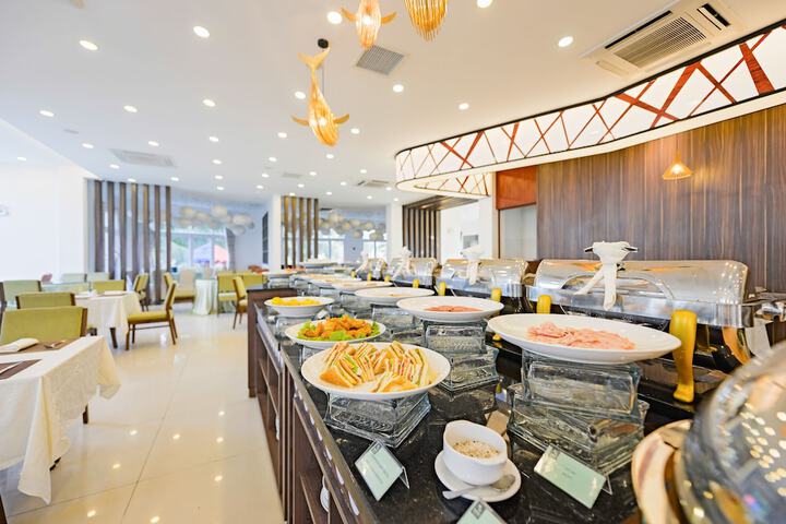 Breakfast/Coffee Service 82 of 140